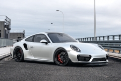 vrforged-d03r-gloss-black-20in-porsche-991-turbo-silver-1