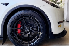 vrforged-d03r-gblk-21in-tesla-model-y-white-2